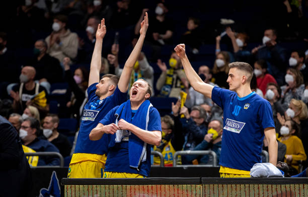 更隐含了两 更隐含了两