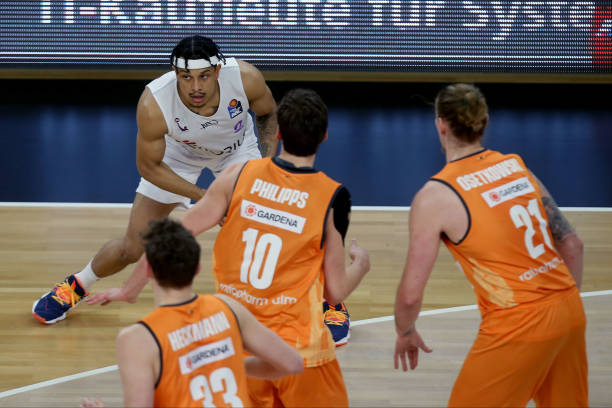 会市场中 会市场中